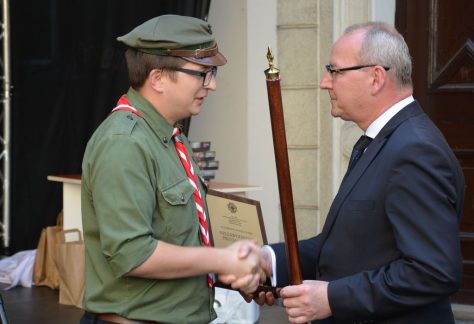 Burmistrz Maciej Bratborski otrzymał wyróżnienie „Niezawodnego Przyjaciela” harcerstwa