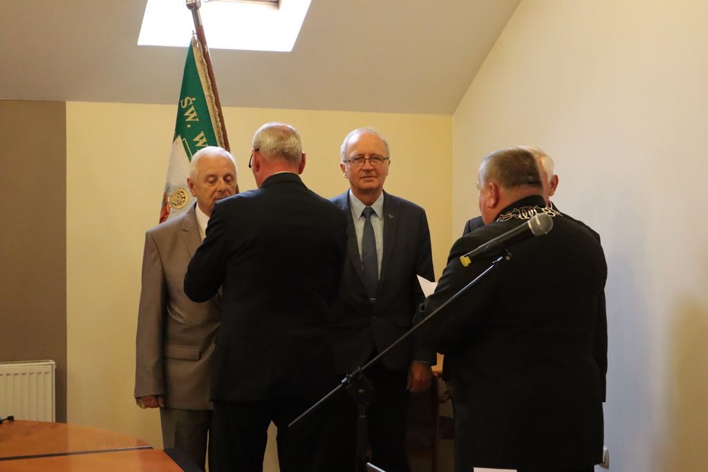 Wręczenie odznaczeń w sali sesyjnej