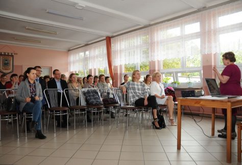 Wizyta prof. Anny Brzezińskiej i studentów UAM w SP w Starej Obrze